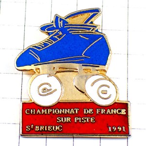 ピンバッジ・ローラースケート青い靴 ROLLER HAMPIONNAT-DE-FRANCE ST-BRIEUC