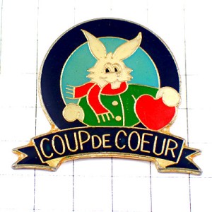 ピンバッジ・ハートを持ったウサギ兎マフラー赤 COUP-DE-COEUR RABBIT FRANCE