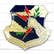 ピンバッジ・稲光を掴むアメリカ軍/USA戦術航空軍団ミリタリー空軍 STRATEGIC-AIR-COMMAND