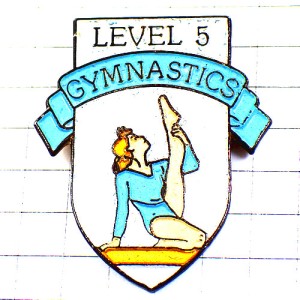 ピンバッジ・レベル５女子体操選手レオタード青ブルー水色 GYMNASTICS LEVEL5