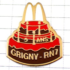 ピンバッジ・誕生日ケーキお菓子マクドナルドＭ５周年