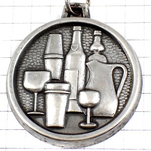 キーホルダー・ワイン酒グラス水ピッチャー銀色シルバー BAR-DE-LA-CORDERIE FRANCE