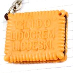 キーホルダー・LIDOチョコサンドビスケットお菓子 LIDOCREM LIDOESKI PETIT-BEURRE BISCUIT FRANCE