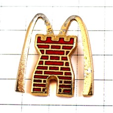 ピンバッジ・マクドナルドＭ金色ゴールド城砦の塔