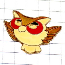 ピンバッジ・羽ばたくフクロウ梟ミミズク鳥