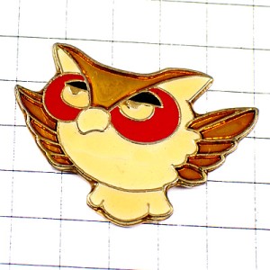 ピンバッジ・羽ばたくフクロウ梟ミミズク鳥