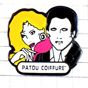 ピンバッジ・カットモデルのカップル男女