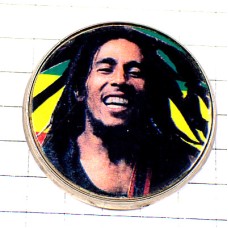 ピンバッジ・ボブマーレー歌手ジャマイカ音楽レゲエ緑黄赤ラスタカラーの丸  BOB-MARLEY REGGAE FLAG RASTAFARI RASTA