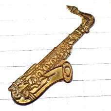ピンバッジ・金色サクソフォン音楽サックス楽器ゴールド SAXOPHONE