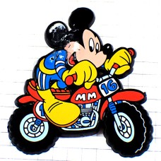 ピンバッジ・オートバイに乗るミッキーマウス二輪バイク16番MMディズニー