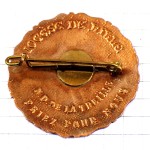 ブローチ・聖母子カトリック教会マリア様イエス様しろい百合の紋章 JESUS MARIA DIOCESE-DE-LILLE LILLE FRANCE BROOCH