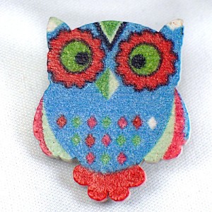 ピンバッジ・NEW!フクロウ青ブルー梟ミミズク木製 PAINTED WOOD OWL