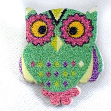 ピンバッジ・NEW!フクロウ緑グリーン梟ミミズク木製 PAINTED WOOD OWL