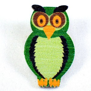 ピンバッジ・NEW!フクロウ緑グリーン梟ミミズク木製 PAINTED WOOD OWL