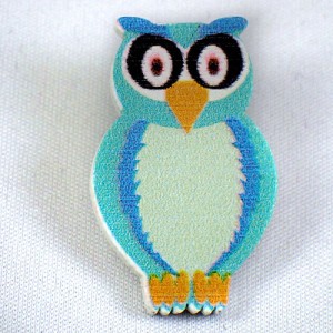 ピンバッジ・NEW!フクロウ青ブルー梟ミミズク木製 PAINTED WOOD OWL