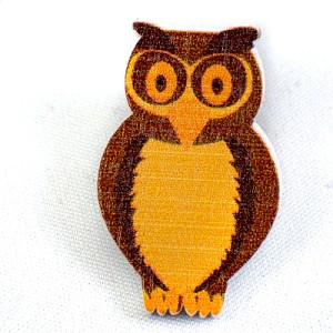 ピンバッジ・NEW!フクロウ茶色い梟ミミズク木製 PAINTED WOOD OWL