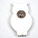 ピンバッジ・NEW!フクロウ茶色い梟ミミズク木製 PAINTED WOOD OWL