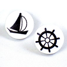 ピンバッジ・NEW!帆船カジ舵ボートヨット２個 PAINTED WOOD SAILING BOAT-S-WHEEL