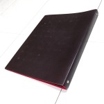 ピンバッジのファイル・バインダー黒と赤ビンテージ中古品