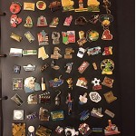 ピンバッジのファイル・バインダー黒ビンテージ中古品