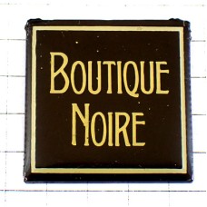 ピンバッジ・パリのブティック店