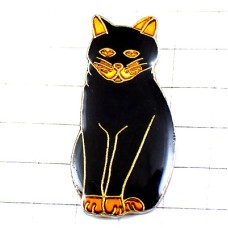 ピンバッジ・お座りする黒猫