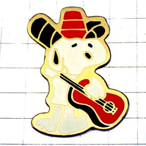 ピンバッジ・アコースティックギター弾くスヌーピー音楽 SNOOPY GUITAR