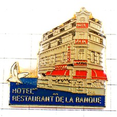 ピンバッジ・２つ星ホテル建物レストラン白い鳥 HOTEL-RESTAURANT-DE-LA-BANQUE PARIS