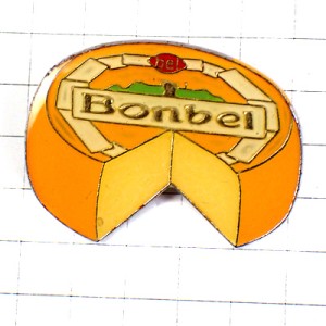 ピンバッジ・ボンベルのチーズ一塊 BONBEL FRANCE