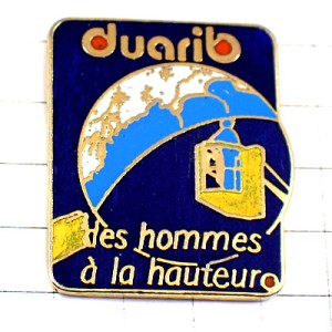 ピンバッジ・高いところにいる男と地球 DUARIB FRANCE