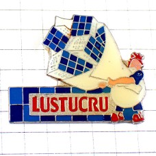 ピンバッジ・パスタの箱を抱えた卵男 LUSTUCRU PASTA FRANCE