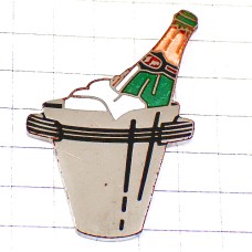 ピンバッジ・冷えたシャンパーニュ瓶シャンパン酒 CHAMPAGNE FRANCE