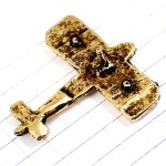 ピンバッジ・金色の飛行機ゴールド複葉機