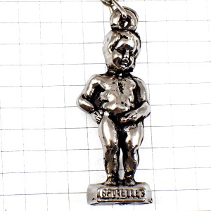 キーホルダー・ベルギー噴水の小便小僧シルバー銀色 MANNEKEN BRUXELLE BELGIUM