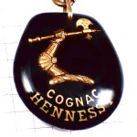 キーホルダー・ヘネシー酒コニャック中世の騎士の斧ブルボン社製 COGNAC-HENNESSY VSOP FRANCE BOURBON