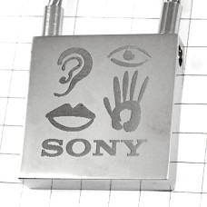 キーホルダー・ソニー SONY 耳目口手シルバー銀色