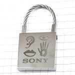 キーホルダー・ソニー SONY 耳目口手シルバー銀色