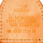 キーホルダー・日産自動車レザー茶色い革シルバー銀色 NISSAN
