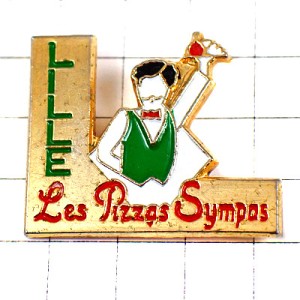 ピンバッジ・ピザ屋さん赤い蝶ネクタイ PIZZA  SYMPA LILLE FRANCE