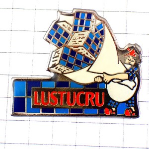 ピンバッジ・パスタの箱を抱えた卵男ブルー市松模様 LUSTUCRU PASTA FRANCE