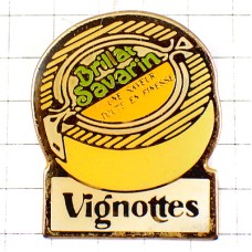ピンバッジ・ブリアサヴァランのチーズ一個フロマージュ BRILLAT-SAVARIN VIGNOTTES FRANCE