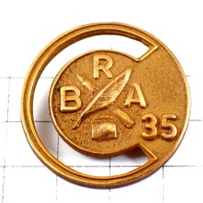 ピンバッジ・羽根ペン文房具ＢＲＡ３５アルファベットＣ