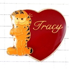 ピンバッジ・ガーフィールド猫まっ赤なハート型トレイシー女の子の名前 GARFIELD TRACY