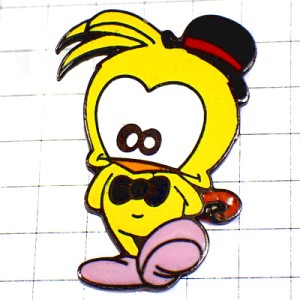 ピンバッジ・黄色いカナリヤ鳥マンガ漫画ステッキと蝶ネクタイ LE-PIAF DAN-SALEL FRANCE