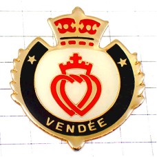 ピンバッジ・王冠ヴァンデ県ハートの紋章 VENDEE DIOCESE FRANCE
