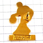 ピンバッジ・バスケットボール選手ドリブル球
