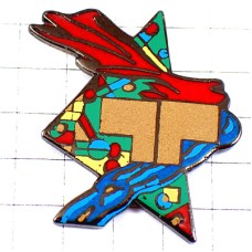 ピンバッジ・赤と青のアート作品