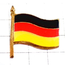 ピンバッジ・ドイツ国旗はためく GERMANY FLAG