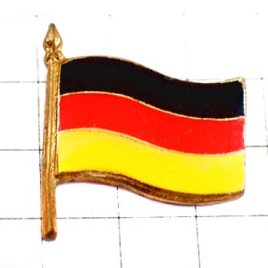 ピンバッジ・ドイツ国旗はためく GERMANY FLAG