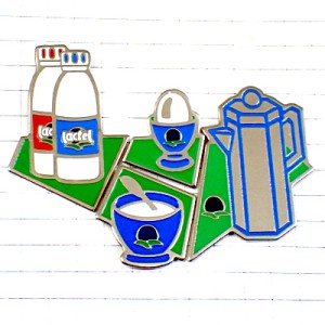 ピンバッジ・乳製品ミルク卵の朝食パズル型４つのピース